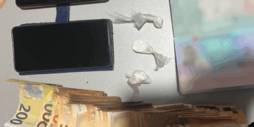 Dy të arrestuar në Kakavijë, tentuan të hyjnë në Shqipëri me doza kokaine dhe fishekë gjahu