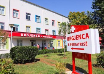 Fluks fëmijësh në QSUT/ Rreth 300 vizita në ditë në Pediatri, shtohen virozat