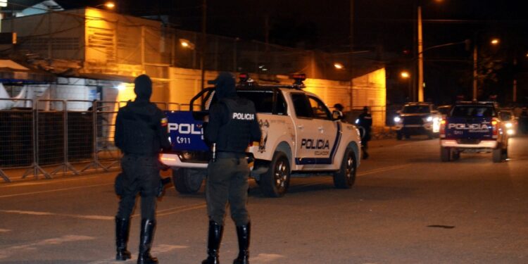 Përleshje bandash në një burg në Ekuador, 27 të burgosur gjenden të varur në qelitë e tyre