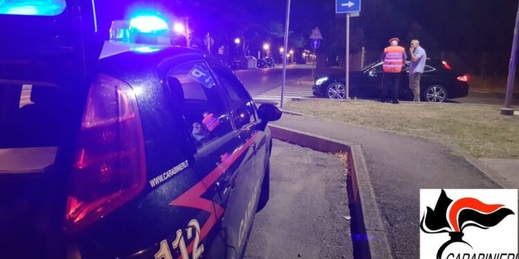 Itali, burri 80-vjeçar godet bashkëshorten me thikë në zonën e Vareses, arrestohet