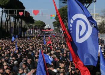 Protesta e PD para Kryeministrisë do të zgjasë rreth dy orë, sipas gazetarit Stafa