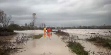 Situata me motin e keq në vend, evakuohen 5 anëtarët e një familjeje në Thumanë