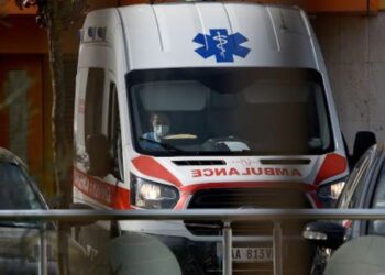 Fier, goditet me thikë pas një konflikti 33-vjeçari, shpallet në kërkim autori