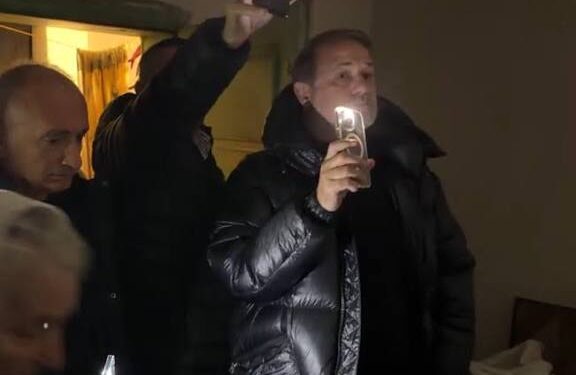 Deputetët e PD inspektojnë dëmet nga moti në Kurbin; qytetarët në vështirësi