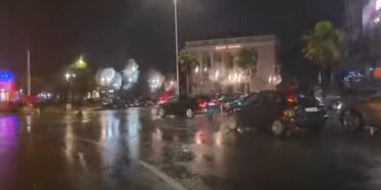 Disa zona pa energji elektrike dhe rrugë të bllokuara në Shkodër