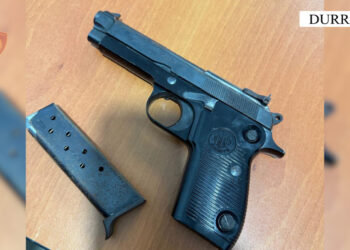 Masakra në Manëz pas sherrit për kafenë, policia sekuestron armën që dyshohet se përdori Daniel Pepa