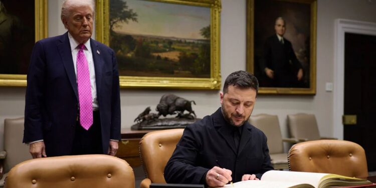 Ukraina pritet të heqë dorë nga toka dhe disa armë sipas planit të paqes të SHBA-së