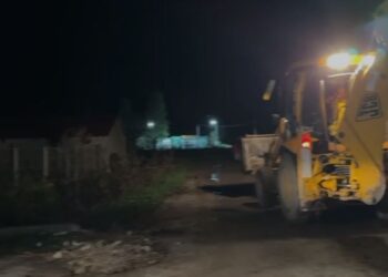 Reshjet intensive të shiut, rrezikohet të çahet argjinatura e lumit në Maliq