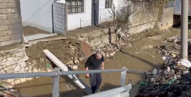 Reshjet “pushtojnë” Korçën/ Pogradeci dhe Maliqi më të goditurat, dëme në dhjetëra banesa