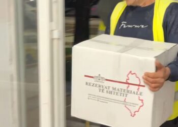 Pogradec/ Mbërrijnë ndihmat nga rezervat e shtetit për familjet e prekura nga përmbytjet