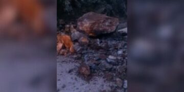 Rrëshqitje dheu në Bajram Curri–Fierzë, bllokohet qarkullimi