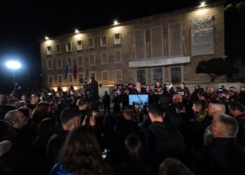 Foltore 2/ Nis protesta e opozitës para Kryeministrisë