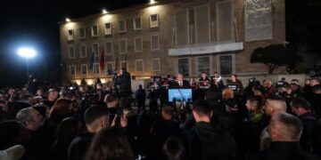 Foltore 2/ Nis protesta e opozitës para Kryeministrisë