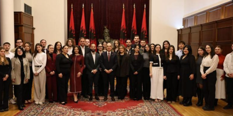 Begaj pret një grup aktivistësh të diasporës: Jeni shtylla kryesore e kombit shqiptar