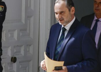 Spanjë, ish-ministri i Transportit, José Luis Ábalos, lihet në paraburgim i akuzuar për korrupsion