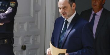 Spanjë, ish-ministri i Transportit, José Luis Ábalos, lihet në paraburgim i akuzuar për korrupsion