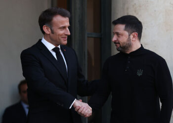 Macron pret Zelenskyn të hënën në Paris për bisedimet mbi paqen në Ukrainë