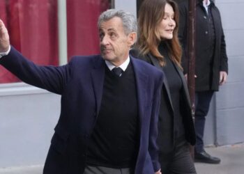 Sarkozy me “dietë” në qeli, ish-presidenti refuzon ushqimin e burgut sepse ka frikë nga helmimi