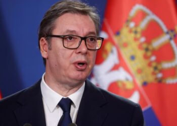 Njësoj si Millosheviçi dikur, Vuçiç merr kontrollin e ushtrisë dhe policisë në Serbi