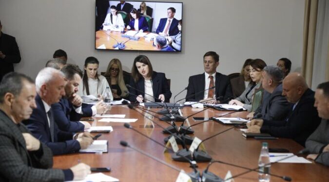 Ministrja e Brendshme Koçiu: Monopatinat elektrike kanë shkaktuar mbi 1 mijë aksidente