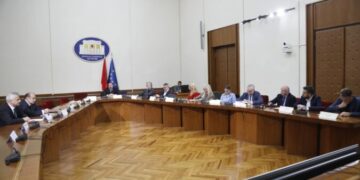 Komisioni i Reformës Territoriale nis punimet, PD e bojkoton, dy aleatët paraqiten në mbledhje