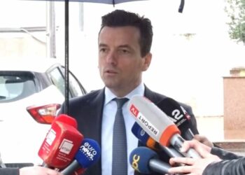 Demokratët braktisën Kuvendin kur foli zv.kryeministrja,“Opozita duhet të merret me Ballukun….