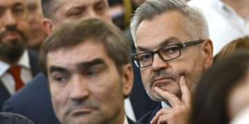 Sulmohet ambasadori polak në Rusi