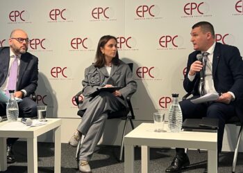 Arrestimi i zyrtarëve të lartë, mesazhi i kreut të SPAK nga Brukseli: Institucionet nuk ndërtohen…