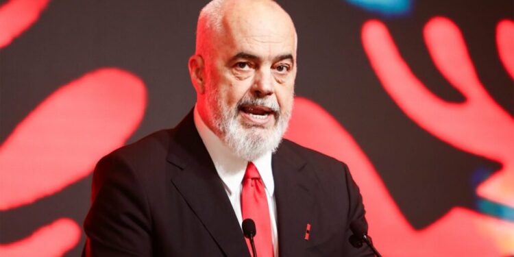 Rama publikon pamjet: Biblioteka e Burrelit, tashmë e rilindur