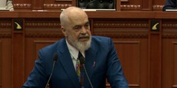 Buxheti 2026/ Nga administrata, te mësuesit, bluzat e bardha dhe policët, Rama tregon kategoritë