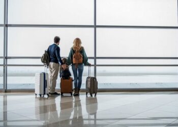 Një në tre shqiptarë planifikon emigrimin, puna dhe jetesa më e mirë arsyet kryesore