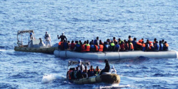 700 familje shqiptare për deportim, The Guardian: Tensione mes Tiranës dhe Londrës