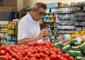 Trump tërhiqet nga tarifat për dhjetëra produkte ushqimore