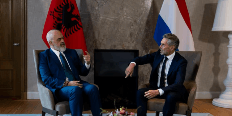 Rama në Hagë, pritet nga homologu i Holandës