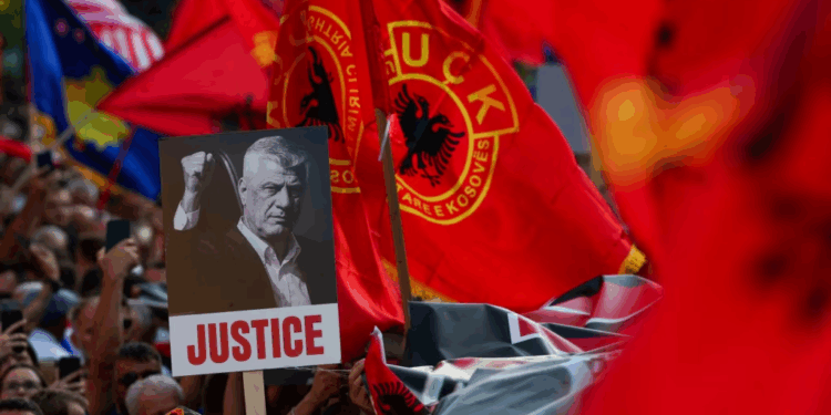 Dy rrëfime, një vendim: Si do të mbahet mend UÇK-ja?