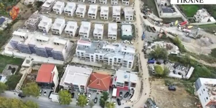 Ndërtimet e paligjshme ,Policia rrethon objektet në Sauk, arrestohen 5 inspektorë të IMT Tiranë,