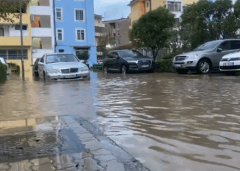 Lagjet e Lezhës “përmbyten” nga uji