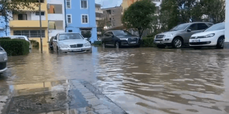Lagjet e Lezhës “përmbyten” nga uji