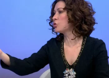 “Më keni hequr pampersat e mamit”/ Aktorja Egla Ceno dorëhiqet nga Teatri Skampa: S’më japin rrogën