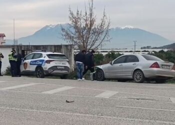 Aksident në në aksin Lushnjë-Berat, tre makina përplasen me njëra-tjetrën