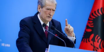 “Bulevardi nuk do të jetë për një apo dy ditë”, paralajmëron Berisha: Protestat do të vazhdojnë…