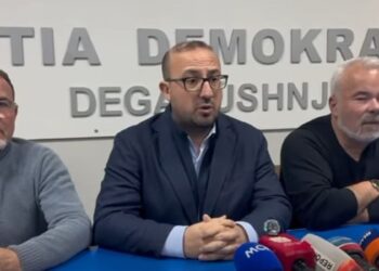 Këshilli Bashkiak i Lushnjës i heq titullin ‘Qytetar Nderi’ Gjergji Velos,