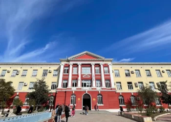 Universitetet, 10mijë vende bosh,Raporti i QSHA: Studentët me mesataren më të lartë zgjedhin private