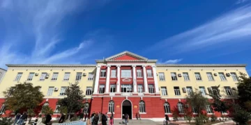 Universitetet, 10mijë vende bosh,Raporti i QSHA: Studentët me mesataren më të lartë zgjedhin private