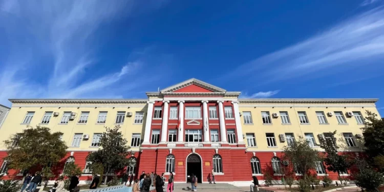 Universitetet, 10mijë vende bosh,Raporti i QSHA: Studentët me mesataren më të lartë zgjedhin private