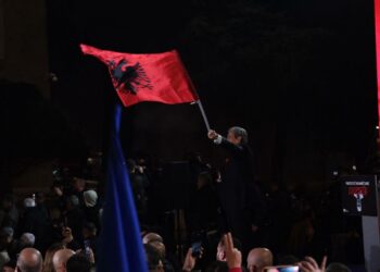 Meta ndan foto nga protesta e opozitës: Numërimi mbrapsht ka filluar