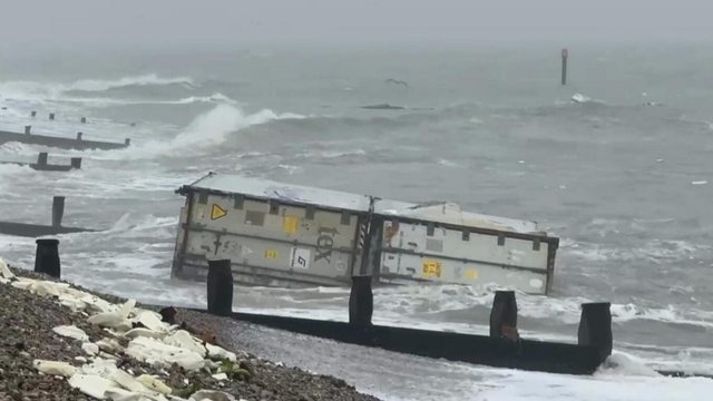 Tonelata me banane në brigjet britanike, autoritetet: Mos i hani ato