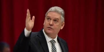 Akuzohet për korrupsion dhe spiunazh, ish-ministri i ekonomisë dënohet me burgim të përjetshëm