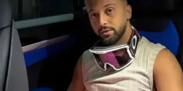 U shkëput për një kohë të gjatë pas humbjes së të vëllait, Gjesti rikthehet për Krishtlindje