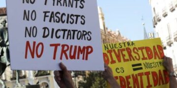 Publikohet sondazhi: Gjysma e europianëve e shohin Donald Trump si “armik të Europës”